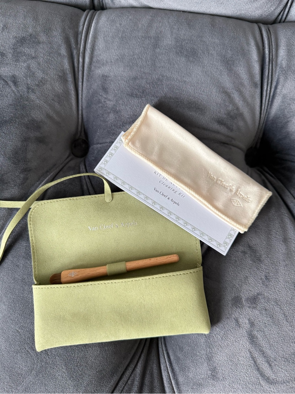 Van Cleef & Arpels Jewelry Cleaning Kit New Brush Cloth Suede Travel Case